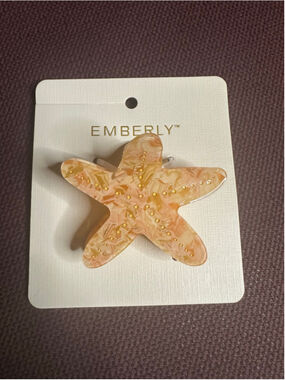 Emberly Beige and Gold Starfish Hair Claw Clip